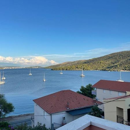 Hotel Apartman Jukic Marina Exterior foto