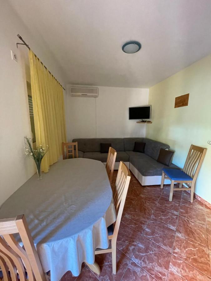 Hotel Apartman Jukic Marina Exterior foto