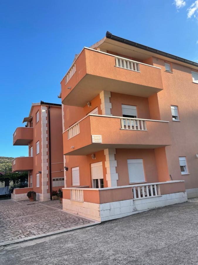 Hotel Apartman Jukic Marina Exterior foto
