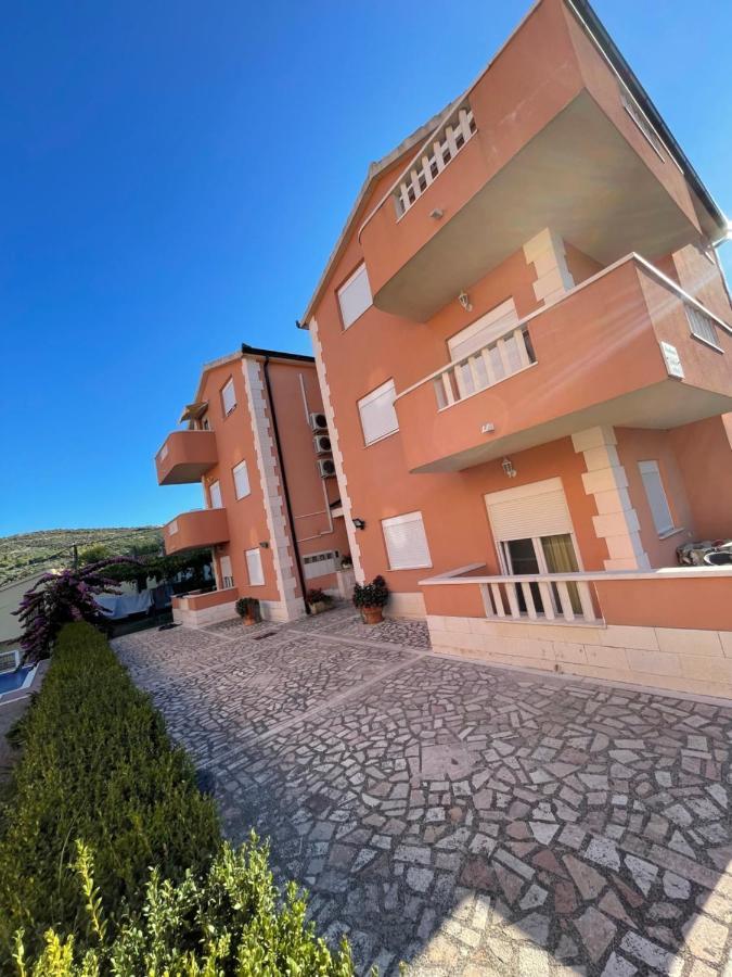 Hotel Apartman Jukic Marina Exterior foto