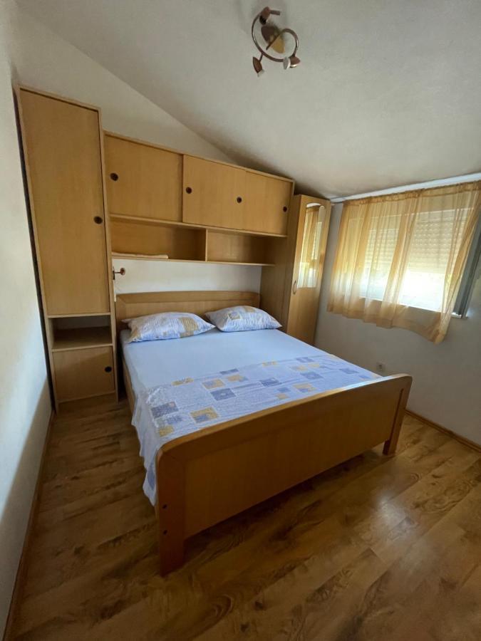 Hotel Apartman Jukic Marina Exterior foto