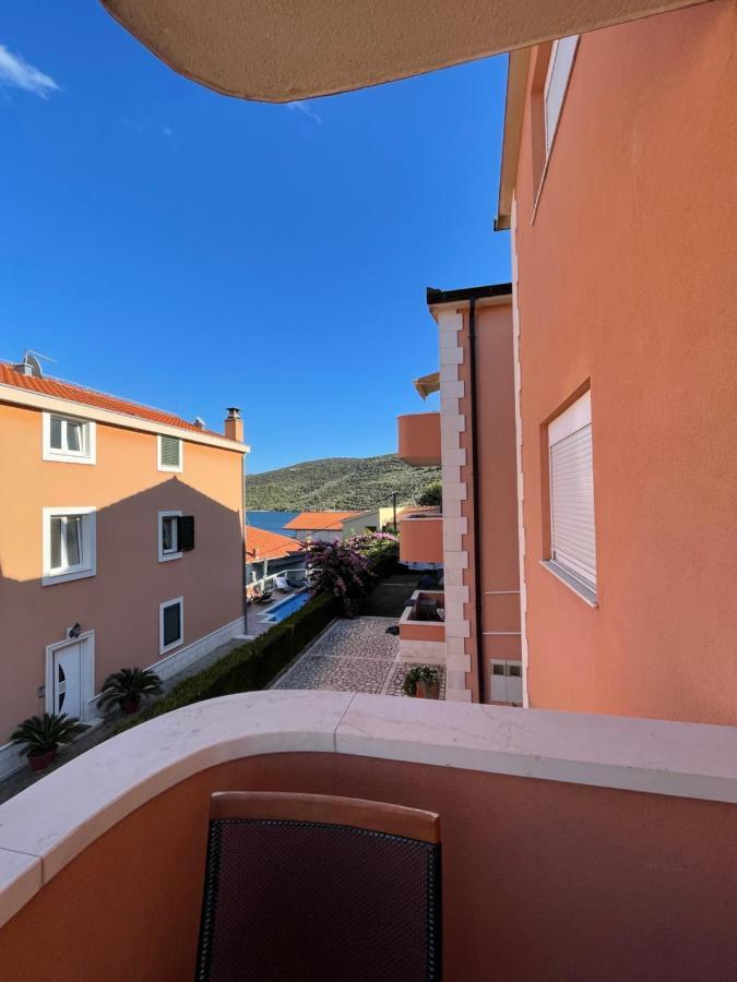 Hotel Apartman Jukic Marina Exterior foto