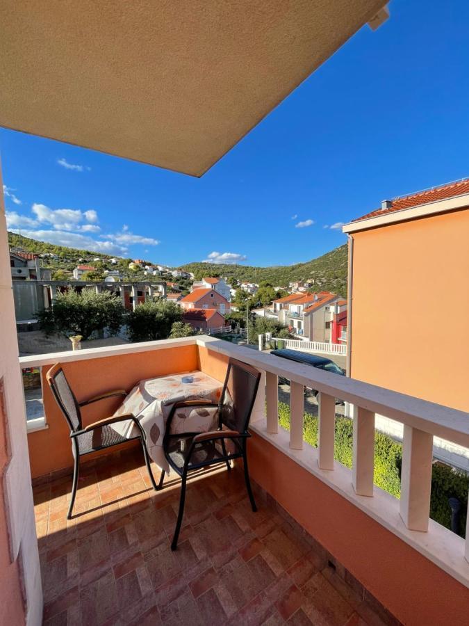 Hotel Apartman Jukic Marina Exterior foto