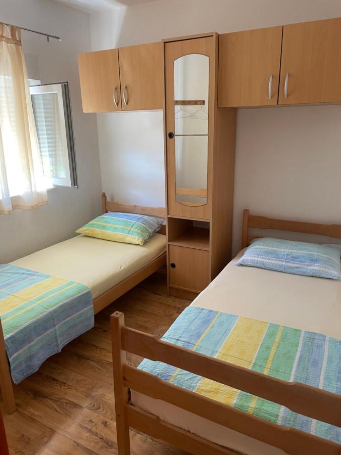 Hotel Apartman Jukic Marina Exterior foto