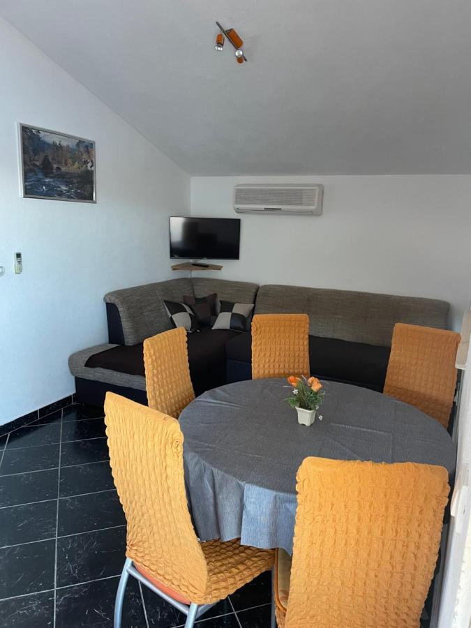 Hotel Apartman Jukic Marina Exterior foto